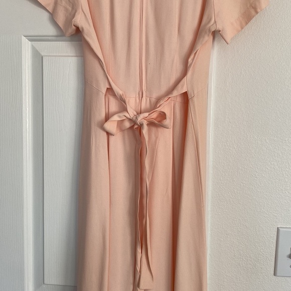 Expo Petite vintage peach midi dress with ribbon collar. - Picture 12 of 15